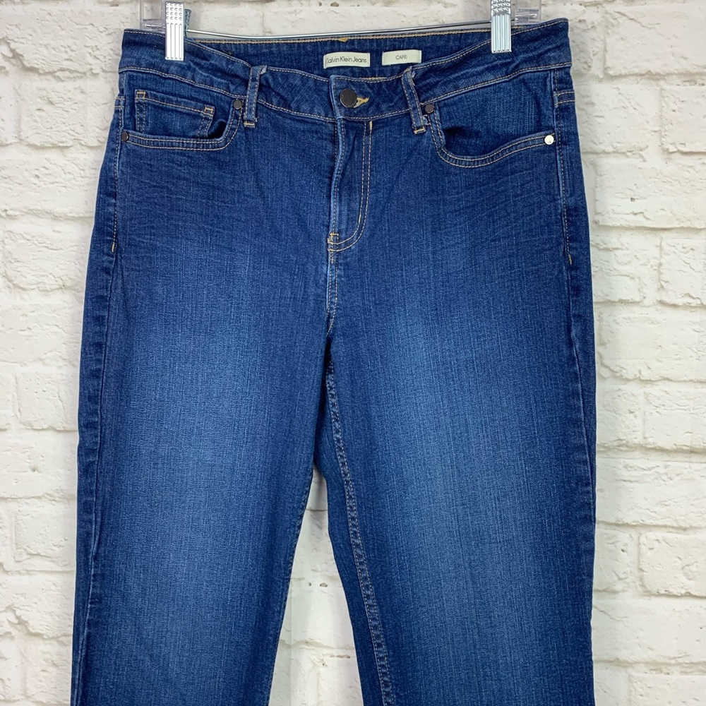 Calvin Klein Jeans MediumWash MidRise Denim Capris - Picture 2 of 6